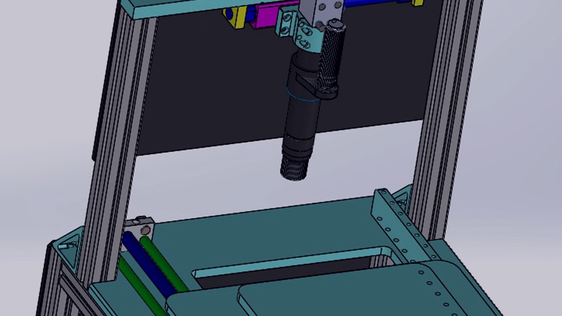 Ingeniero revisando un modelo CAD 3D de una pieza mecánica